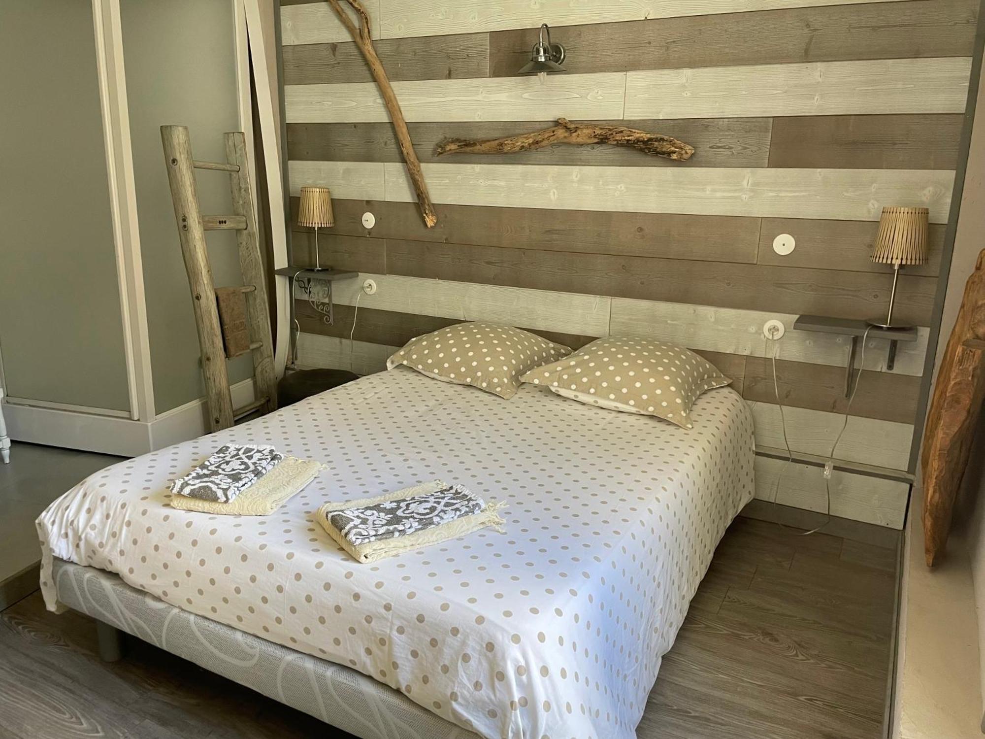 Les Remparts Apartment ลูซ-แซ็ง-โซเวอร์ ภายนอก รูปภาพ